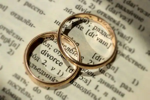 Image of rings removed before divorce mediation Market Rasen